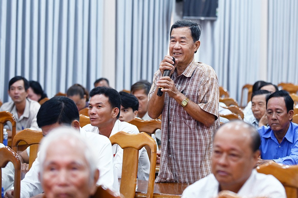 Cử tri phản ánh thẳng thắn về những vấn đề cần có sự quan tâm, hỗ trợ từ chính quyền các cấp.