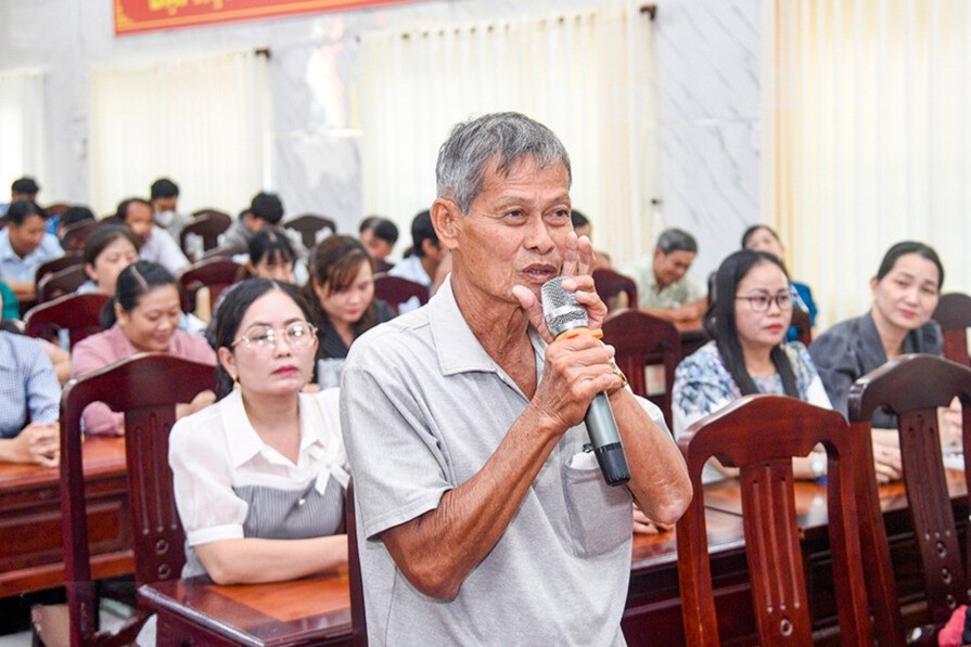Cử tri Nguyễn Văn Hon, ấp Huê 3 phản ánh tình trạng giá hoa màu bấp bênh và kiến nghị hỗ trợ đầu ra ổn định để nông dân yên tâm sản xuất.