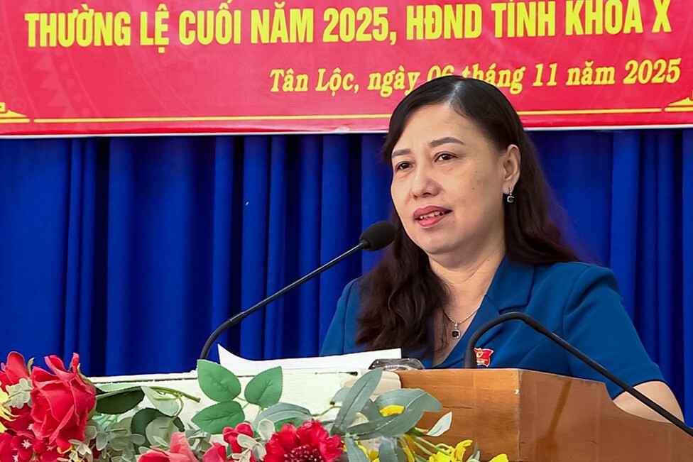 Phó Chủ tịch Ủy ban MTTQ Việt Nam tỉnh, Chủ tịch Liên đoàn Lao động tỉnh Huỳnh Út Mười phát biểu tại hội nghị.