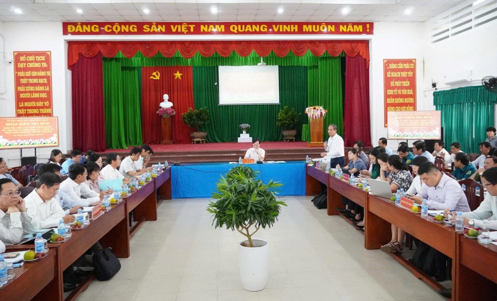 Đại diện các phường báo cáo tình hình triển khai mô hình chính quyền hai cấp.