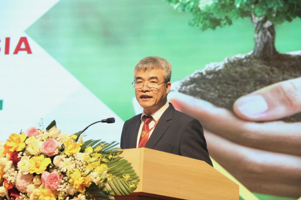 GS. TS. Phạm Văn Cường chia sẻ tại Hội thảo