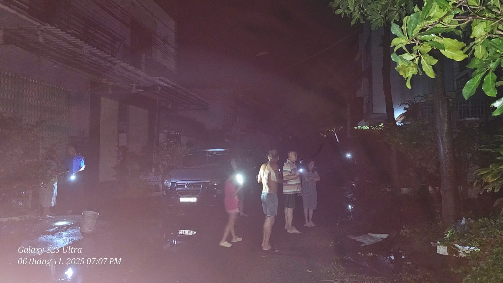 Bão Kalmaegi gây tốc mái nhiều nhà dân tại Gia Lai Bão Kalmaegi gây tốc mái nhiều nhà dân tại Gia Lai