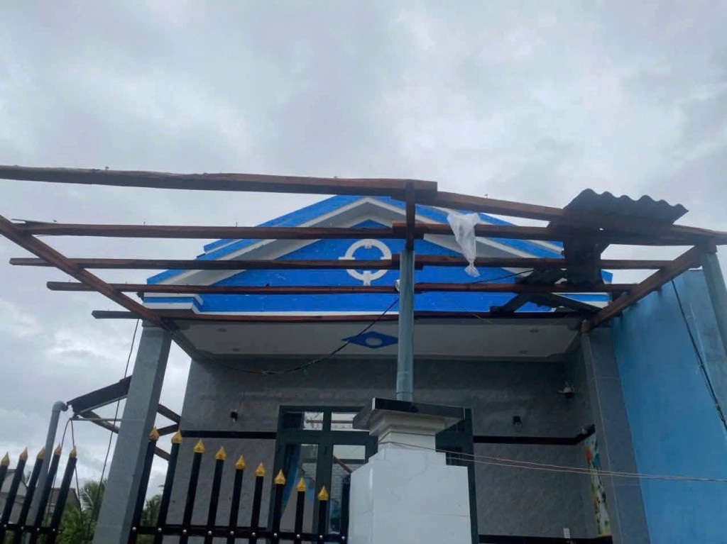 Bão Kalmaegi gây tốc mái nhiều nhà dân tại Gia Lai Bão Kalmaegi gây tốc mái nhiều nhà dân tại Gia Lai