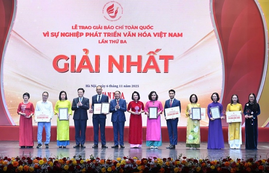 Tôn vinh nỗ lực lan tỏa nguồn năng lượng tinh thần của nhà báo