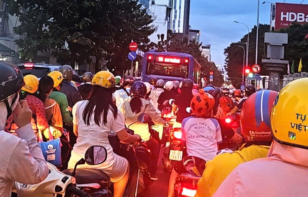 Lý giải nguyên nhân tình trạng tắc đường tại TP Hồ Chí Minh