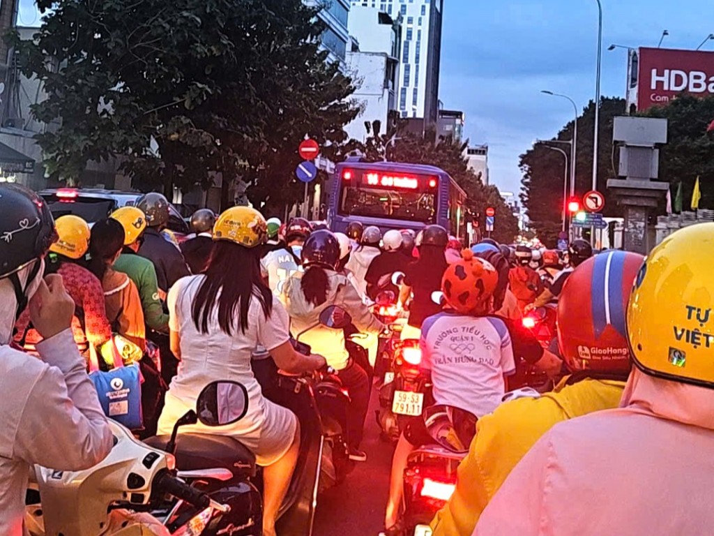 Lý giải nguyên nhân tình trạng tắc đường tại TP Hồ Chí Minh Lý giải nguyên nhân tình trạng tắc đường tại TP Hồ Chí Minh