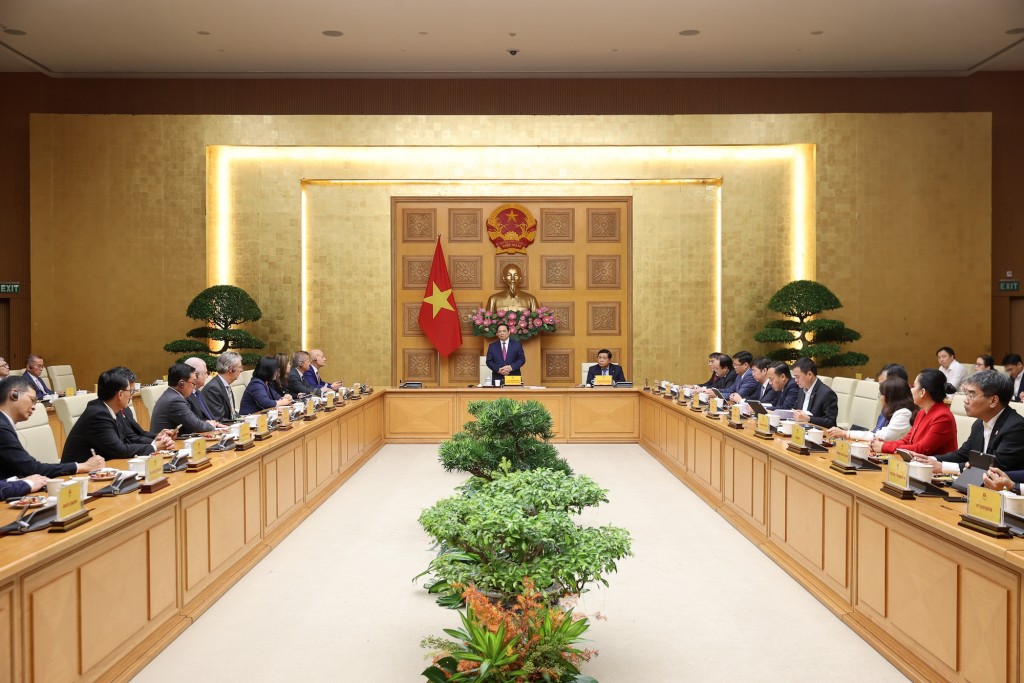 Thủ tướng Chính phủ đề nghị SEMI và các doanh nghiệp bán dẫn thế giới tin tưởng vào môi trường đầu tư và tiếp tục đầu tư vào Việt Nam; tiếp tục đề xuất cơ chế, chính sách để phát triển ngành bán dẫn Việt Nam trên tinh thần hai bên cùng có lợi... - Ảnh: VGP/Nhật Bắc Thủ tướng Chính phủ đề nghị SEMI và các doanh nghiệp bán dẫn thế giới tin tưởng vào môi trường đầu tư và tiếp tục đầu tư vào Việt Nam; tiếp tục đề xuất cơ chế, chính sách để phát triển ngành bán dẫn Việt Nam trên tinh thần hai bên cùng có lợi... - Ảnh: VGP/Nhật Bắc