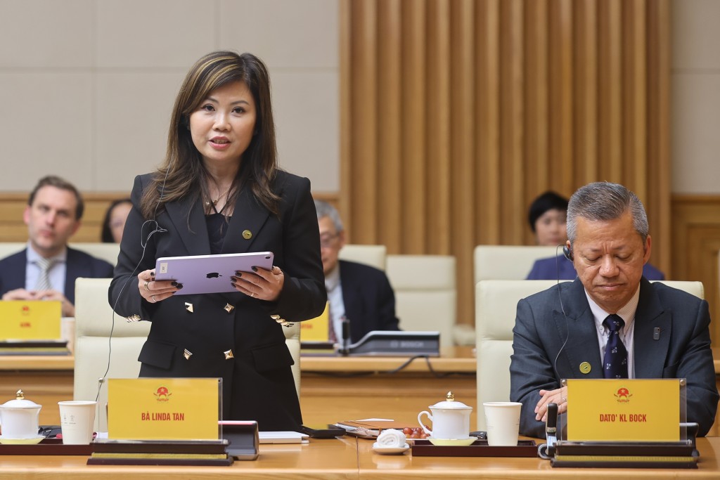 Chủ tịch Hiệp hội Bán dẫn Đông Nam Á Linda Tan phát biểu tại buổi làm việc - Ảnh: VGP/Nhật Bắc Chủ tịch Hiệp hội Bán dẫn Đông Nam Á Linda Tan phát biểu tại buổi làm việc - Ảnh: VGP/Nhật Bắc