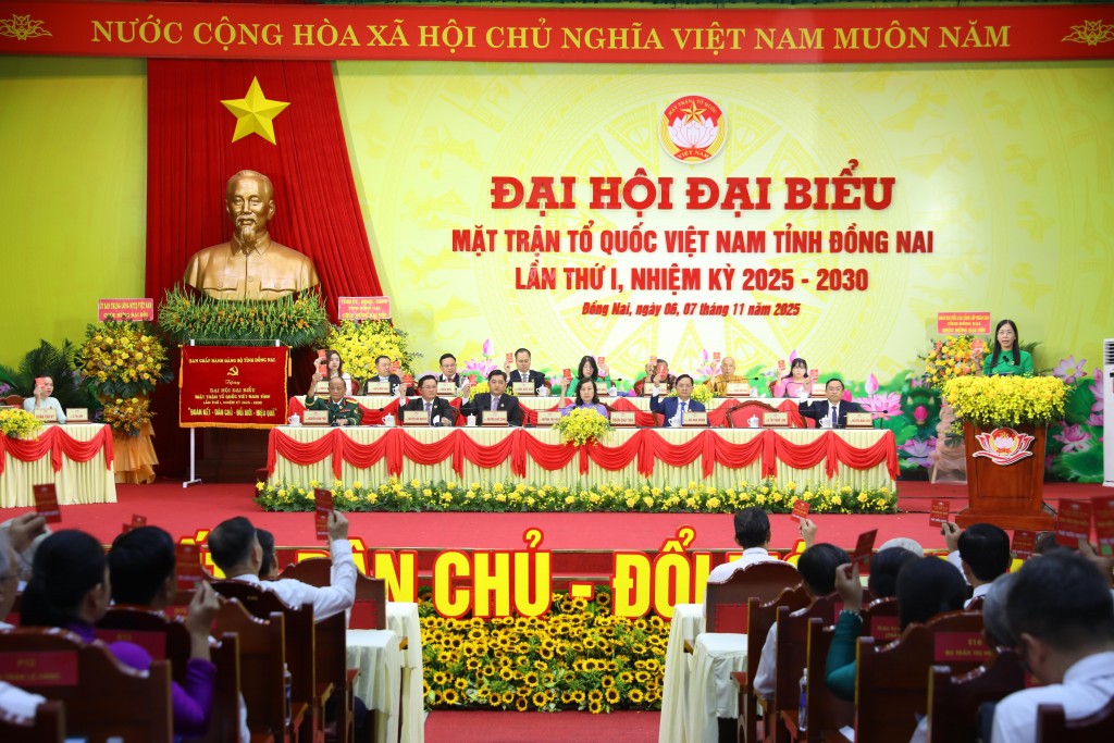 Tỉnh ủy viên, Phó Chủ tịch Ủy ban MTTQ Việt Nam tỉnh, Chủ tịch Hội Liên hiệp Phụ nữ Việt Nam tỉnh Đồng Nai Lê Thị Thanh Loan phát biểu tại đại hội Tỉnh ủy viên, Phó Chủ tịch Ủy ban MTTQ Việt Nam tỉnh, Chủ tịch Hội Liên hiệp Phụ nữ Việt Nam tỉnh Đồng Nai Lê Thị Thanh Loan phát biểu tại đại hội