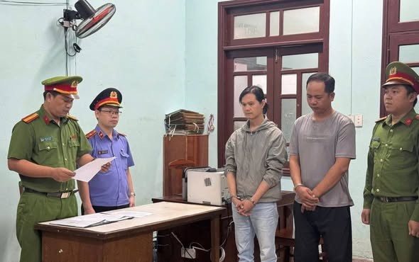 Hai đối tượng bị bắt giữ trong vụ hành hung tài xế xe công nghệ (Ảnh: C.A Đà Nẵng) Hai đối tượng bị bắt giữ trong vụ hành hung tài xế xe công nghệ (Ảnh: C.A Đà Nẵng)