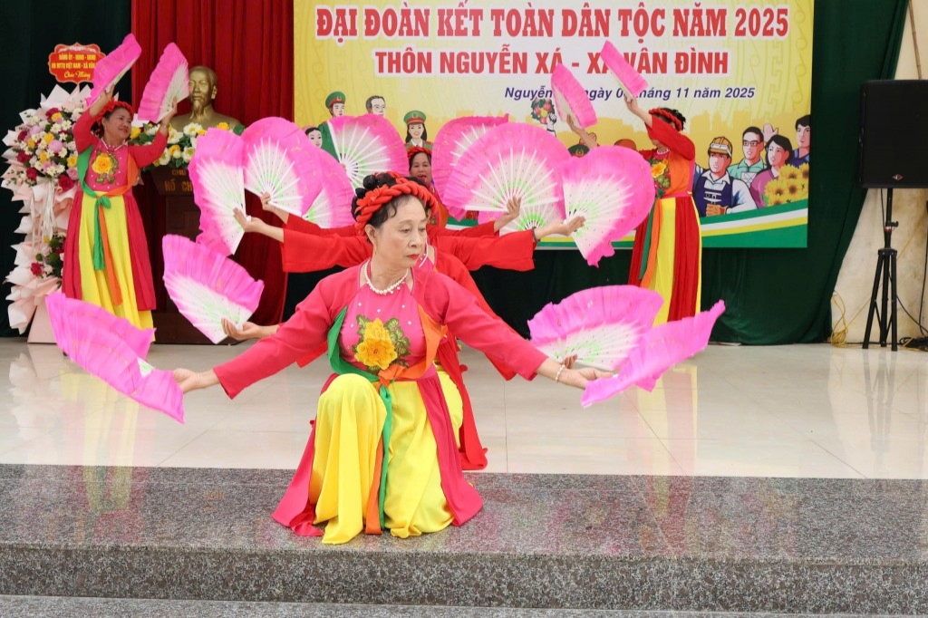 Tiết mục văn nghệ tại Ngày hội Đại đoàn kết toàn dân tộc