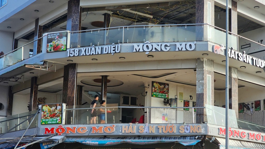 Người dân Quy Nhơn vẫn chưa hết bàng hoàng với bão Kalmaegi Người dân Quy Nhơn vẫn chưa hết bàng hoàng với bão Kalmaegi