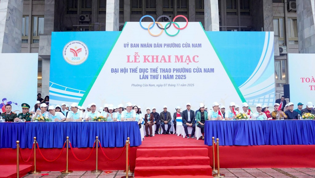 Các đồng chí lãnh đạo, đại biểu dự Lễ khai mạc Đại hội Thể dục Thể thao phường Cửa Nam lần thứ I – sự kiện ý nghĩa trong phong trào “Toàn dân rèn luyện thân thể theo gương Bác Hồ vĩ đại”. Các đồng chí lãnh đạo, đại biểu dự Lễ khai mạc Đại hội Thể dục Thể thao phường Cửa Nam lần thứ I – sự kiện ý nghĩa trong phong trào “Toàn dân rèn luyện thân thể theo gương Bác Hồ vĩ đại”.