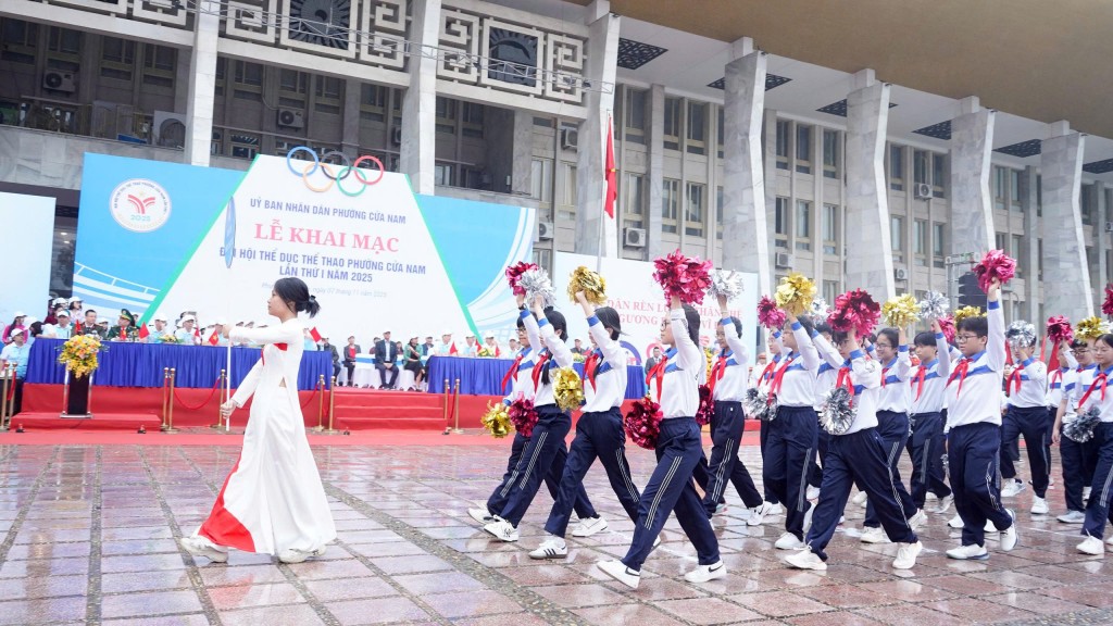 Các em học sinh phường Cửa Nam rạng rỡ trong phần diễu hành biểu dương lực lượng tại Lễ khai mạc Đại hội Thể dục Thể thao lần thứ I năm 2025. Các em học sinh phường Cửa Nam rạng rỡ trong phần diễu hành biểu dương lực lượng tại Lễ khai mạc Đại hội Thể dục Thể thao lần thứ I năm 2025.