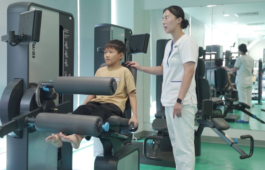 Cuộc sống mới của chàng sinh viên tí hon từng bị nhầm là trẻ tiểu học