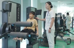 Cuộc sống mới của chàng sinh viên tí hon từng bị nhầm là trẻ tiểu học