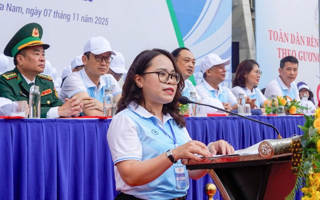 Phó Chủ tịch UBND phường Cửa Nam Trịnh Ngọc Trâm phát biểu khai mạc. Phó Chủ tịch UBND phường Cửa Nam Trịnh Ngọc Trâm phát biểu khai mạc.