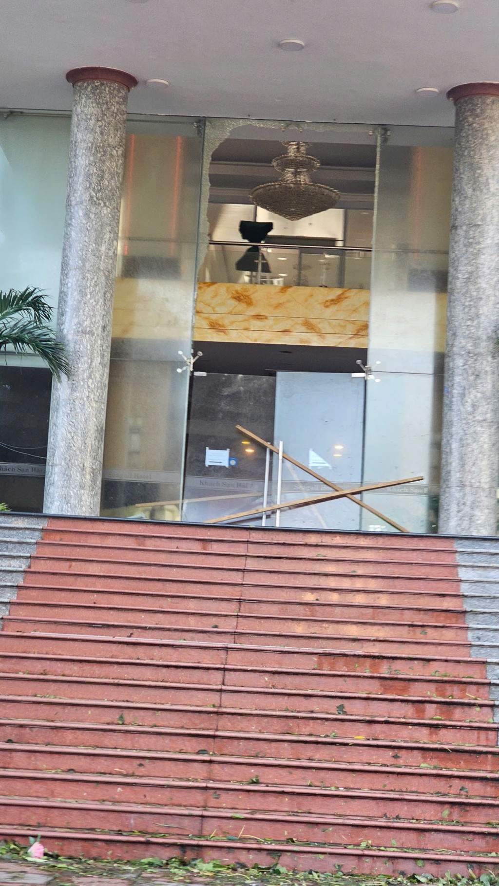 Người dân Quy Nhơn vẫn chưa hết bàng hoàng với bão Kalmaegi Người dân Quy Nhơn vẫn chưa hết bàng hoàng với bão Kalmaegi