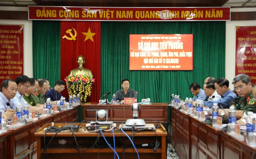 Phó Thủ tướng Trần Hồng Hà chủ trì cuộc họp tại Sở Chỉ huy tiền phương tỉnh Gia Lai Phó Thủ tướng Trần Hồng Hà chủ trì cuộc họp tại Sở Chỉ huy tiền phương tỉnh Gia Lai