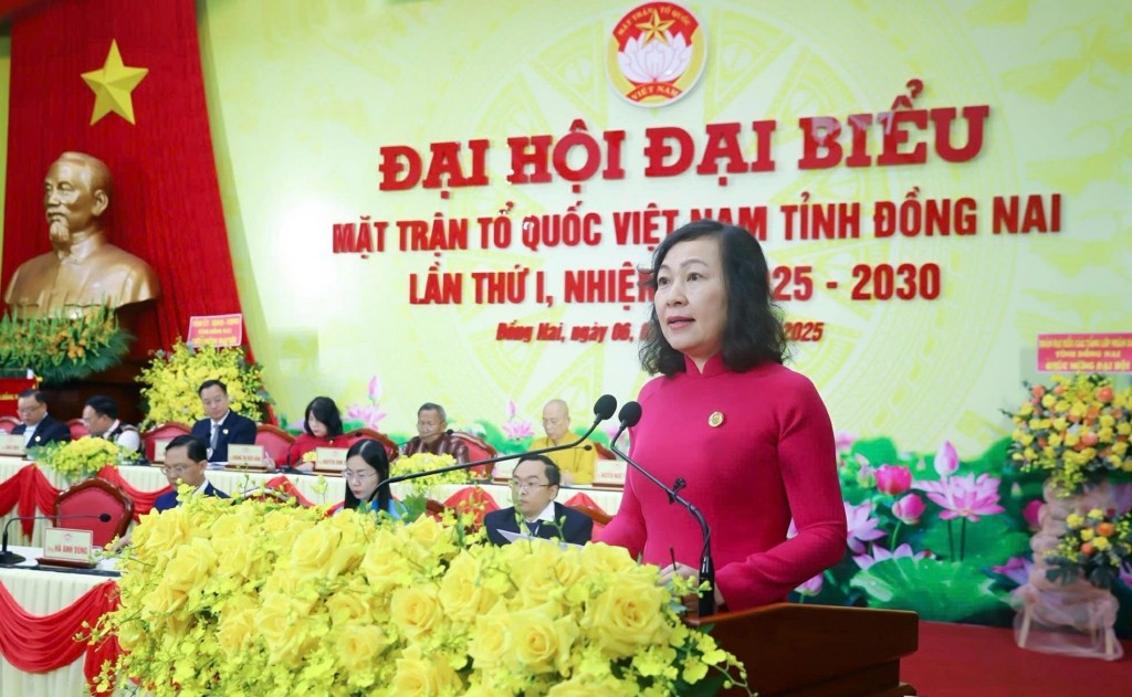 đồng chí Huỳnh Thị Hằng, Phó Bí thư Tỉnh ủy, Chủ tịch Ủy ban MTTQ Việt Nam tỉnh phát biểu tại đại hội (Ảnh: Huy Anh) đồng chí Huỳnh Thị Hằng, Phó Bí thư Tỉnh ủy, Chủ tịch Ủy ban MTTQ Việt Nam tỉnh phát biểu tại đại hội (Ảnh: Huy Anh)