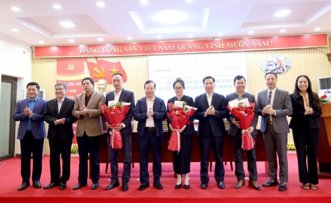 Hơn 200 CNVCLĐ tham gia giải đáp về chính sách lao động