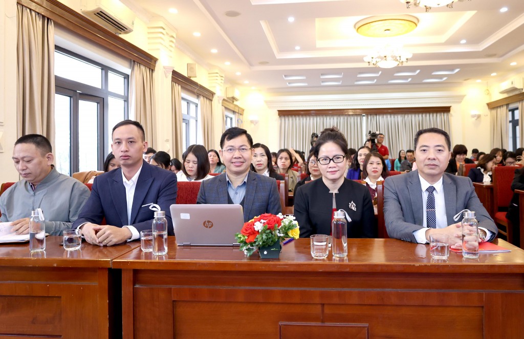 Các đồng chí đại biểu, các chuyên gia pháp lý dự buổi Đối thoại, giao lưu Các đồng chí đại biểu, các chuyên gia pháp lý dự buổi Đối thoại, giao lưu