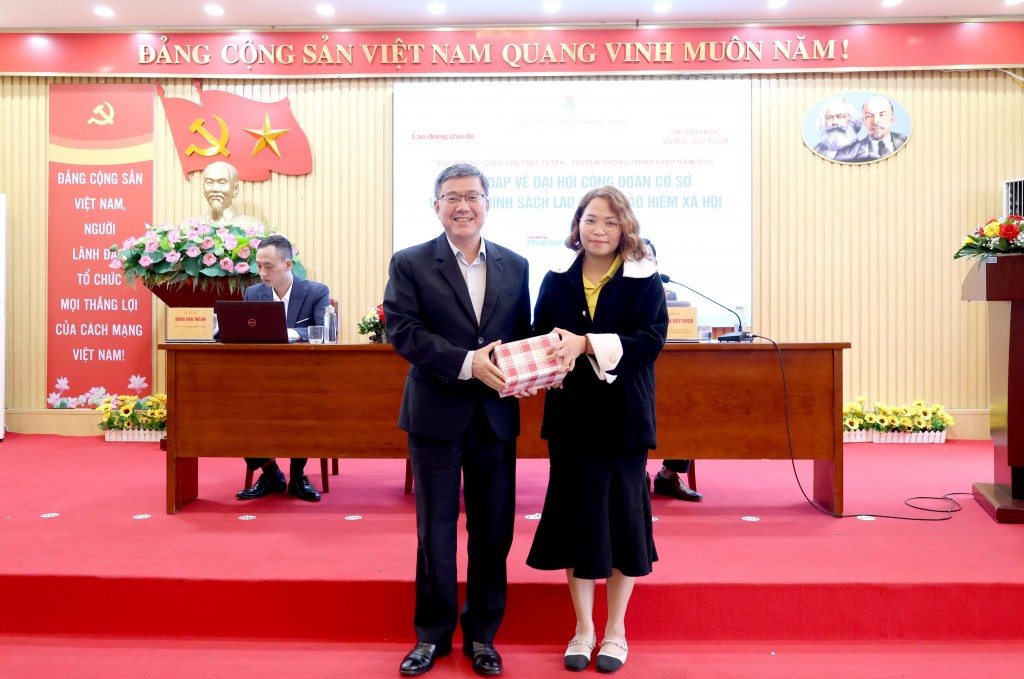 Hơn 200 CNVCLĐ tham gia giải đáp về chính sách lao động Hơn 200 CNVCLĐ tham gia giải đáp về chính sách lao động