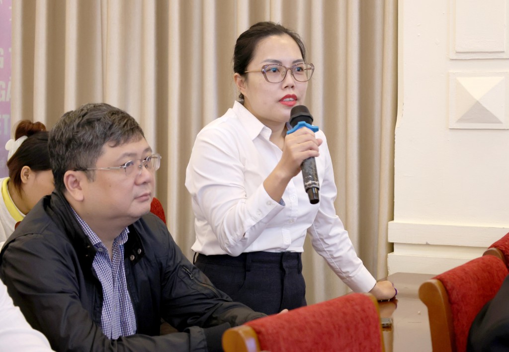 Người lao động nêu những băn khoăn đề nghị các chuyên gia giải đáp Người lao động nêu những băn khoăn đề nghị các chuyên gia giải đáp