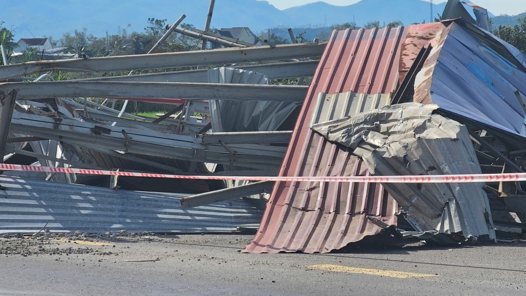 Gia Lai: Bão Kalmaegi đi qua, hậu quả nặng nề để lại Gia Lai: Bão Kalmaegi đi qua, hậu quả nặng nề để lại