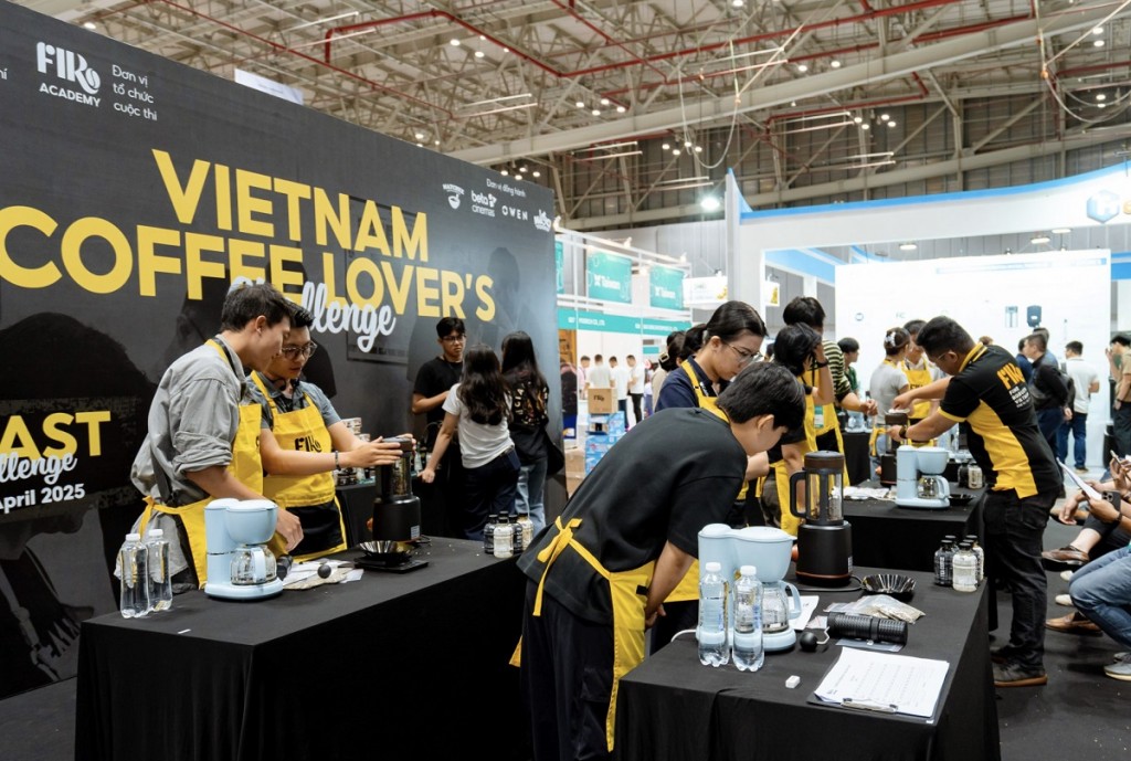 Các barista trong cuộc thi pha chế tại Triển lãm Quốc tế Cafe Show Việt Nam 2025 Các barista trong cuộc thi pha chế tại Triển lãm Quốc tế Cafe Show Việt Nam 2025
