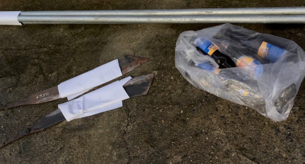 Các loại hung khí bị lực lượng công an phát hiện, thu giữ liên quan đến vụ việc (Ảnh: C.A Đà Nẵng) Các loại hung khí bị lực lượng công an phát hiện, thu giữ liên quan đến vụ việc (Ảnh: C.A Đà Nẵng)