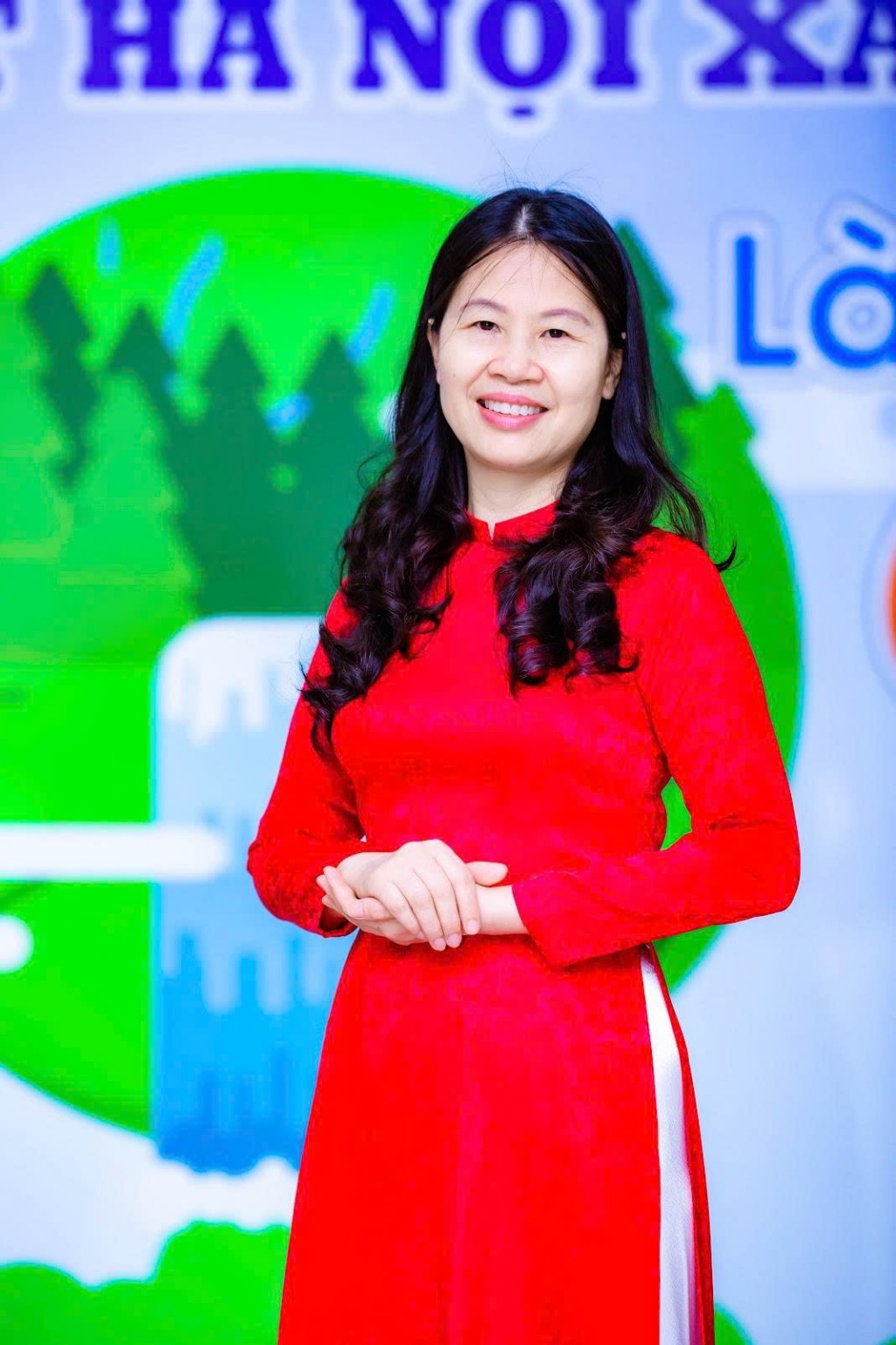 Người viết nên thanh xuân bằng hành trình yêu thương Người viết nên thanh xuân bằng hành trình yêu thương