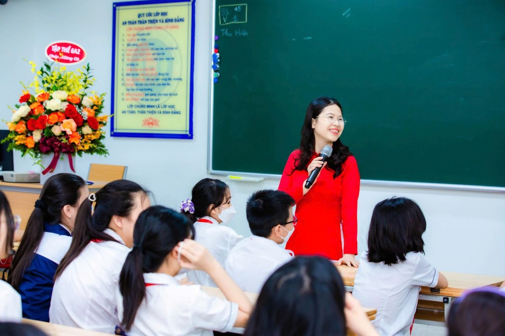 Người viết nên thanh xuân bằng hành trình yêu thương Người viết nên thanh xuân bằng hành trình yêu thương