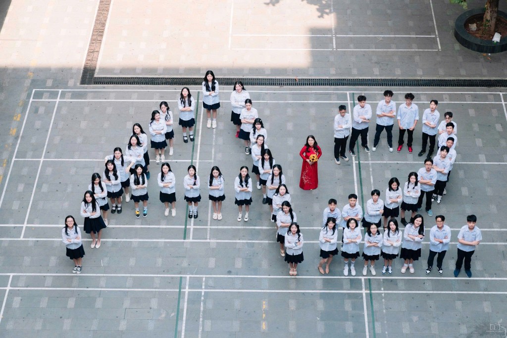 Người viết nên thanh xuân bằng hành trình yêu thương Người viết nên thanh xuân bằng hành trình yêu thương