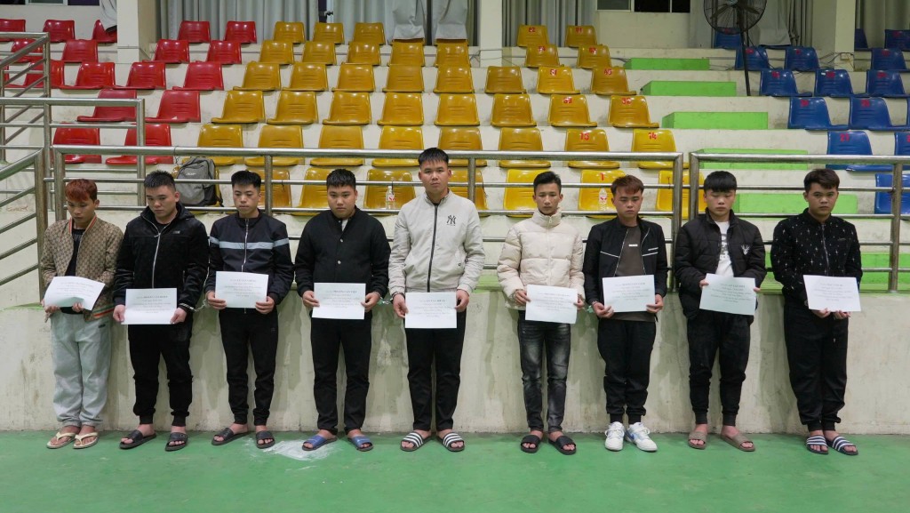 Các đối tượng của vụ án bị bắt tại cơ quan Công an Các đối tượng của vụ án bị bắt tại cơ quan Công an