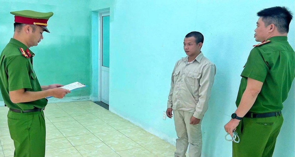 Thi hành Lệnh bắt bị can để tạm giam của Cơ quan Cảnh sát điều tra Công an thành phố Đà Nẵng đối với đối tượng Trần Tuấn Đức Thi hành Lệnh bắt bị can để tạm giam của Cơ quan Cảnh sát điều tra Công an thành phố Đà Nẵng đối với đối tượng Trần Tuấn Đức