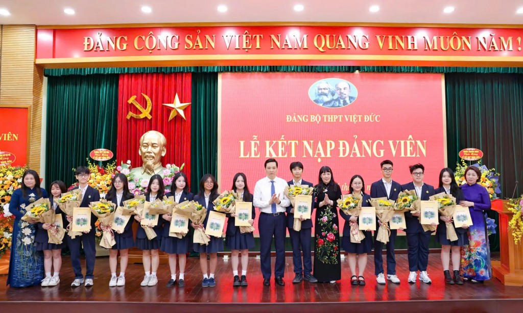 Nơi ươm mầm những “hạt giống đỏ” tuổi 18