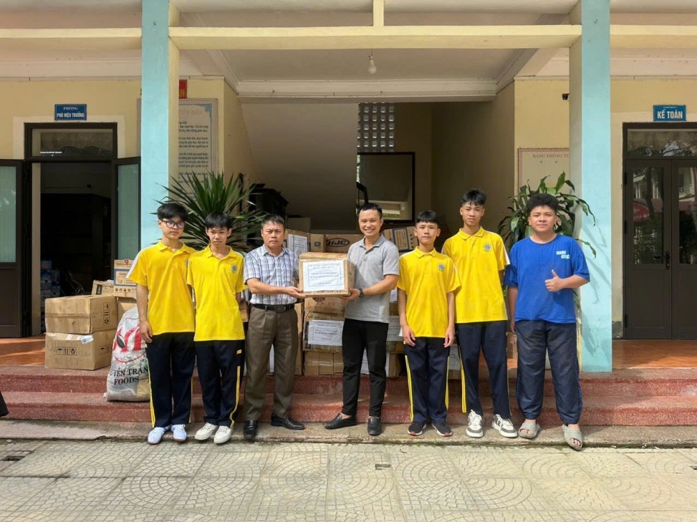 Nối dài hành trình sẻ chia và cống hiến Nối dài hành trình sẻ chia và cống hiến