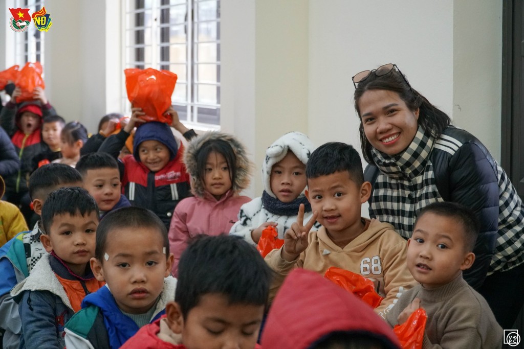 Nối dài hành trình sẻ chia và cống hiến Nối dài hành trình sẻ chia và cống hiến