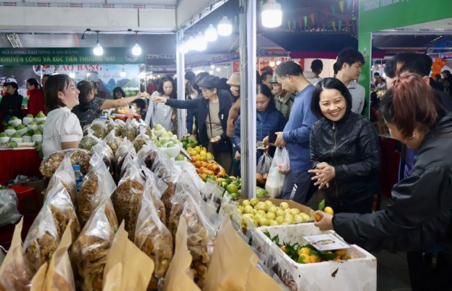 Sôi động Hội chợ Công thương vùng Đồng bằng sông Hồng