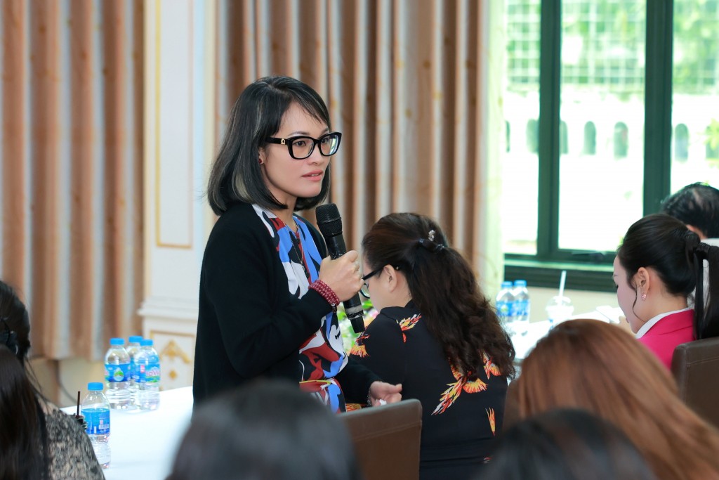 ca sĩ Bích Thủy tham gia biểu diễn tại chương trình ca sĩ Bích Thủy tham gia biểu diễn tại chương trình