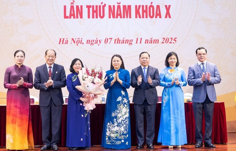 Đồng chí Bùi Thị Minh Hoài làm Chủ tịch Ủy ban Trung ương MTTQ Việt Nam khóa X