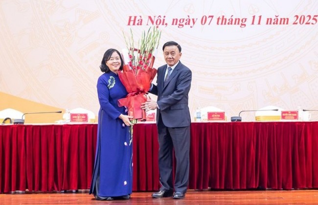 Bà Bùi Thị Minh Hoài giữ chức Chủ tịch Ủy ban Trung ương Mặt trận Tổ quốc Việt Nam