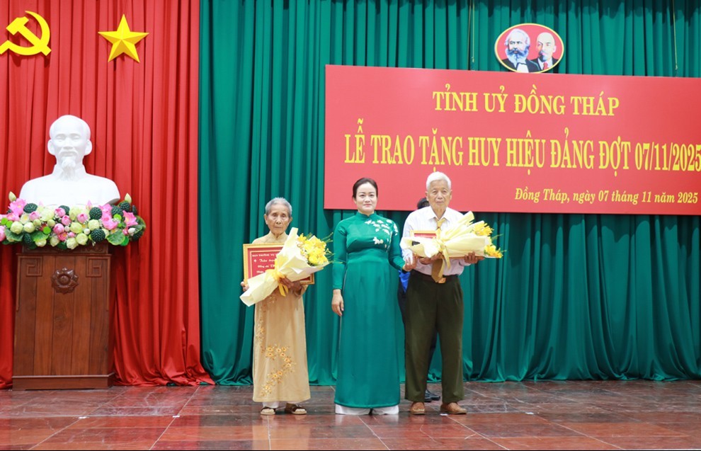 Đồng Tháp: Tôn vinh những đảng viên kiên trung