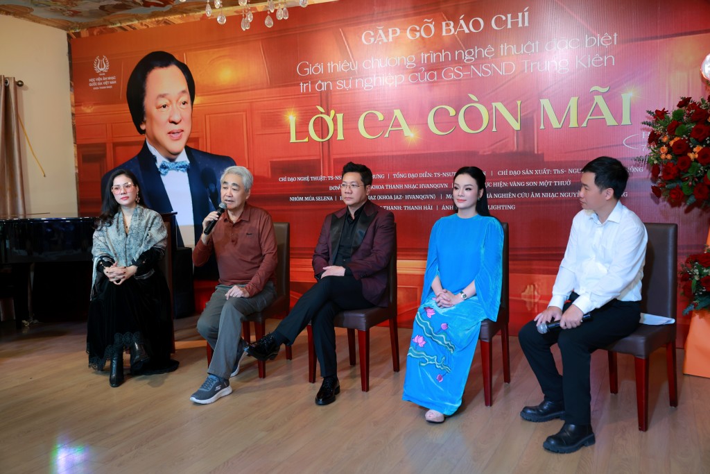 NSND Quang Thọ tâm đắc với sự nghiệp giáo dục âm nhạc của NSND Trung Kiên NSND Quang Thọ tâm đắc với sự nghiệp giáo dục âm nhạc của NSND Trung Kiên