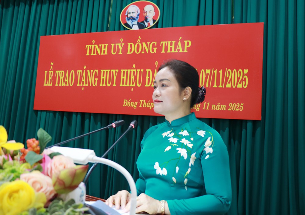 Phó Bí thư Thường trực Tỉnh ủy Đồng Tháp Nguyễn Hải Trâm phát biểu tại buổi lễ Phó Bí thư Thường trực Tỉnh ủy Đồng Tháp Nguyễn Hải Trâm phát biểu tại buổi lễ