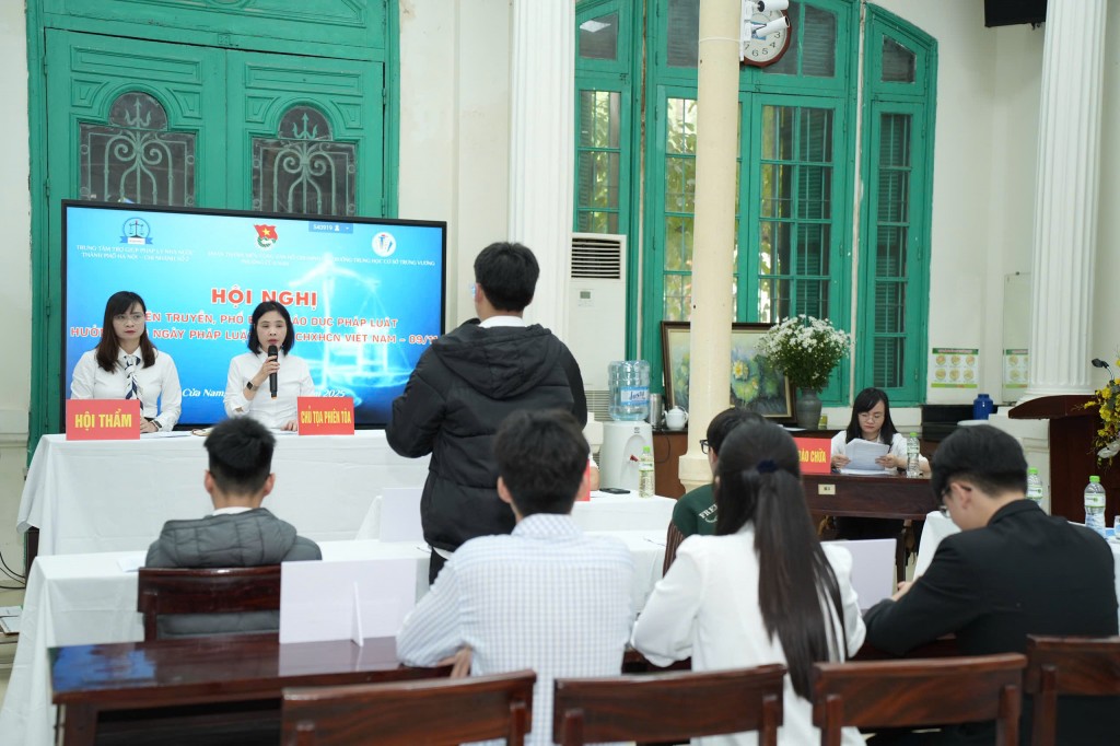 Phần xét hỏi các bị cáo trong phiên toà giả định