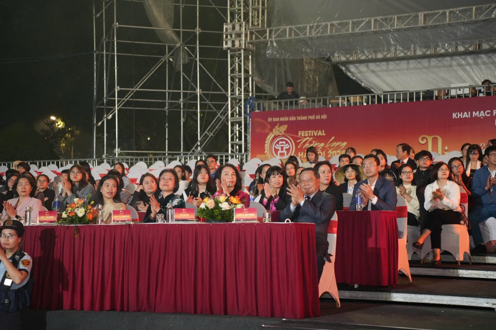Đại biểu thành phố Hà Nội tham dự lễ khai mạc Festival Thăng Long - Hà Nội 2025 Đại biểu thành phố Hà Nội tham dự lễ khai mạc Festival Thăng Long - Hà Nội 2025