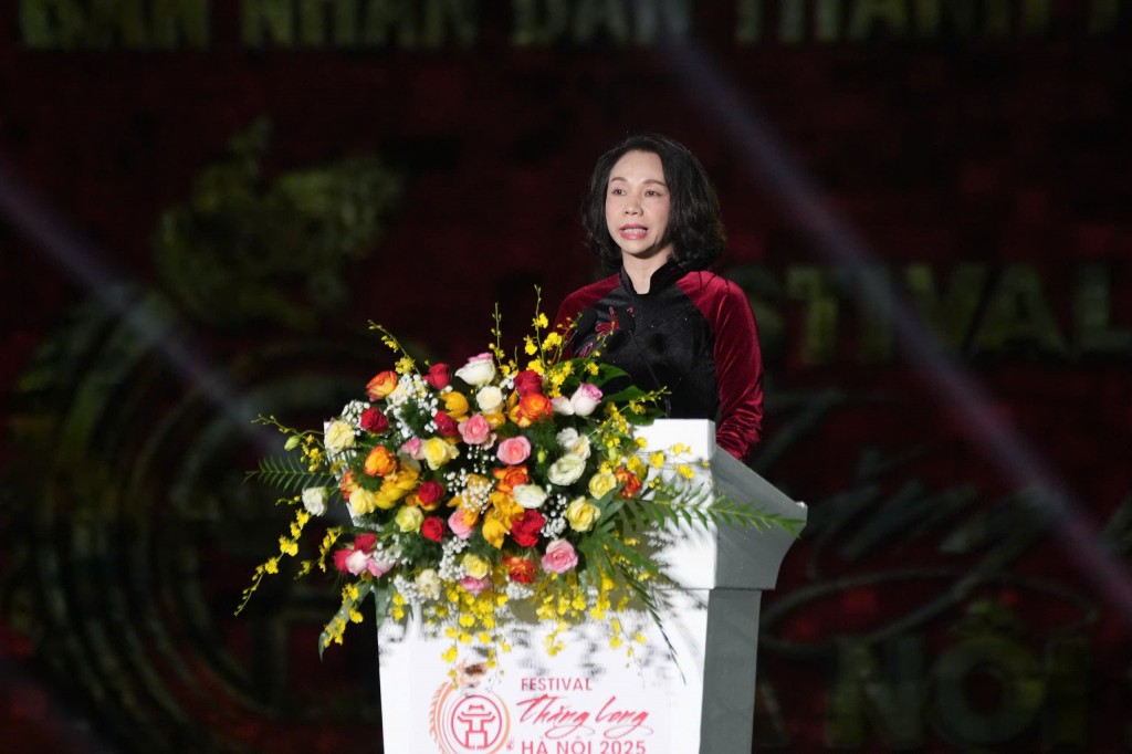 đồng chí Vũ Thu Hà - Thành ủy viên, Phó Chủ tịch UBND thành phố Hà Nội phát biểu khai mạc Festival Thăng Long - Hà Nội 2025 đồng chí Vũ Thu Hà - Thành ủy viên, Phó Chủ tịch UBND thành phố Hà Nội phát biểu khai mạc Festival Thăng Long - Hà Nội 2025