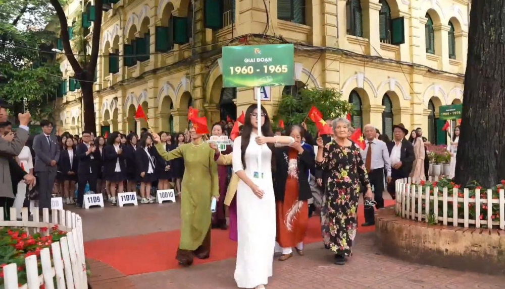 Viết tiếp trang sử vàng của Trường THPT Việt Đức Viết tiếp trang sử vàng của Trường THPT Việt Đức